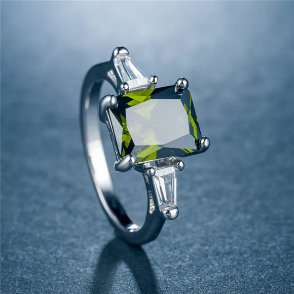 Peridot & Sterling Silver Princess Cut Ring - Picture 2 of 7